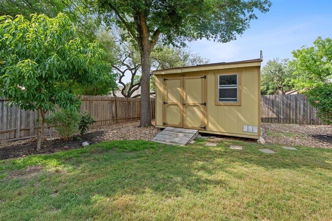 Building Photo - 13202 Fawn Valley Dr