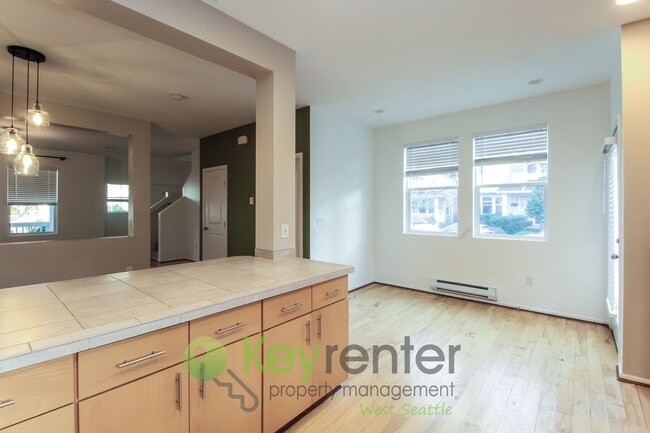 Building Photo - **Rent Incentive** Premier 3-Bed Home in a Coveted Seattle Community