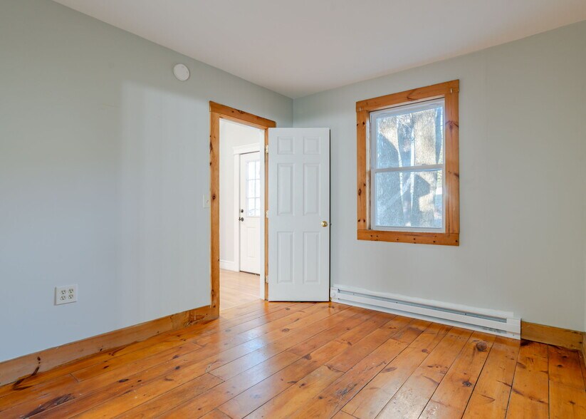 Building Photo - 8 Western Ave