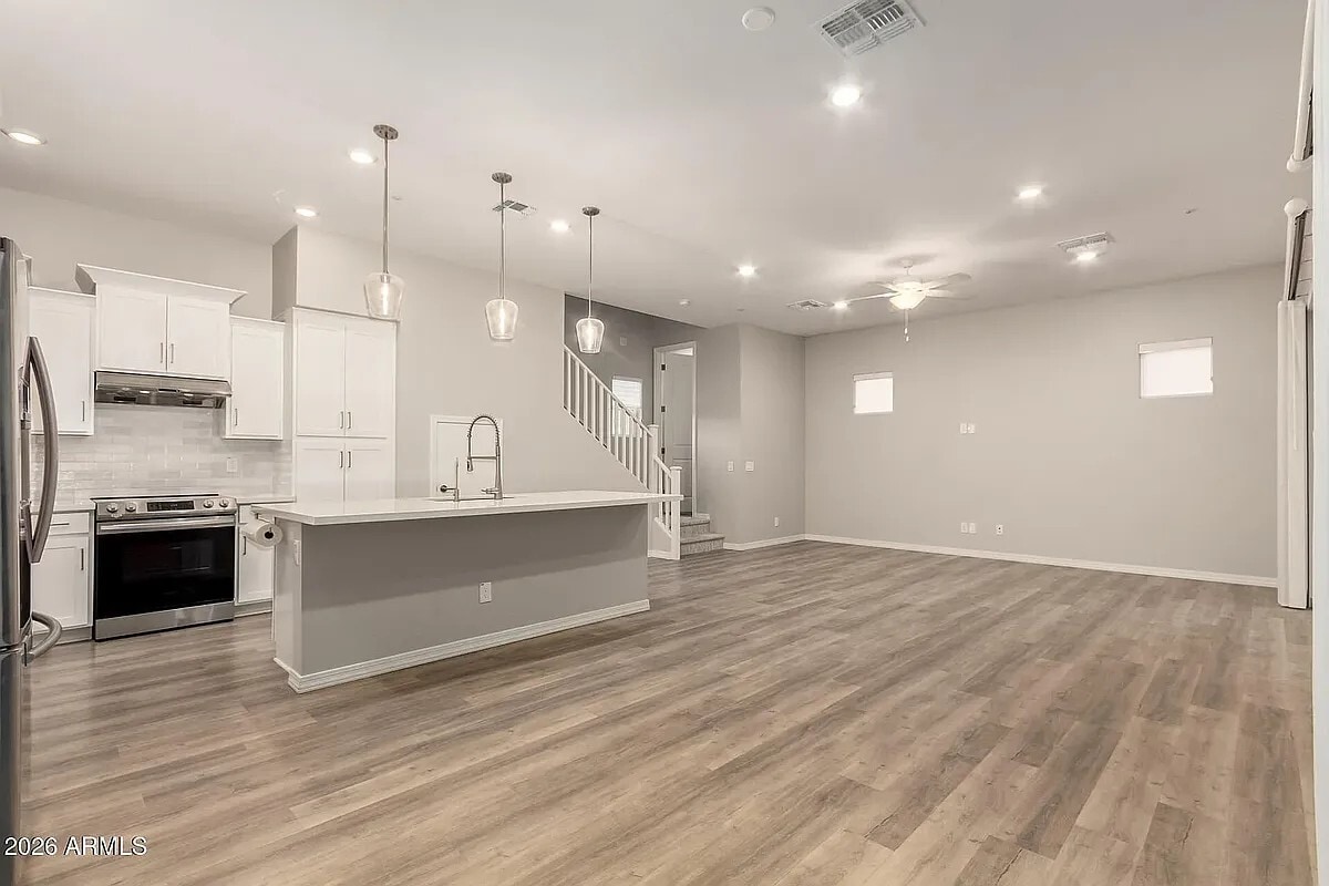 Building Photo - 1476 E Shannon St