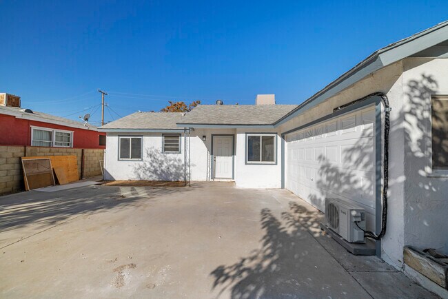 Main House - 37815 Robina Ave