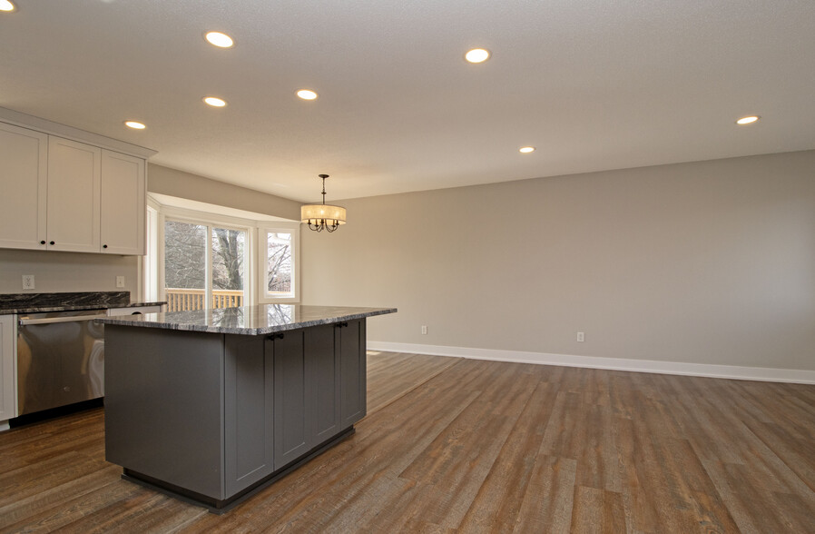 Building Photo - 6082 Kalland Cir NE