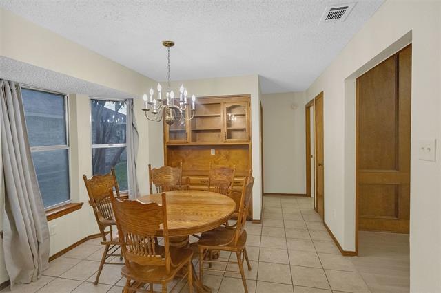 Building Photo - 421 Pebblecreek Dr