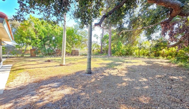 Building Photo - SPACIOUS SARASOTA HOME WITH LARGE FENCED YARD! MOVE IN READY! ALL TILE/ NEW LVP!
