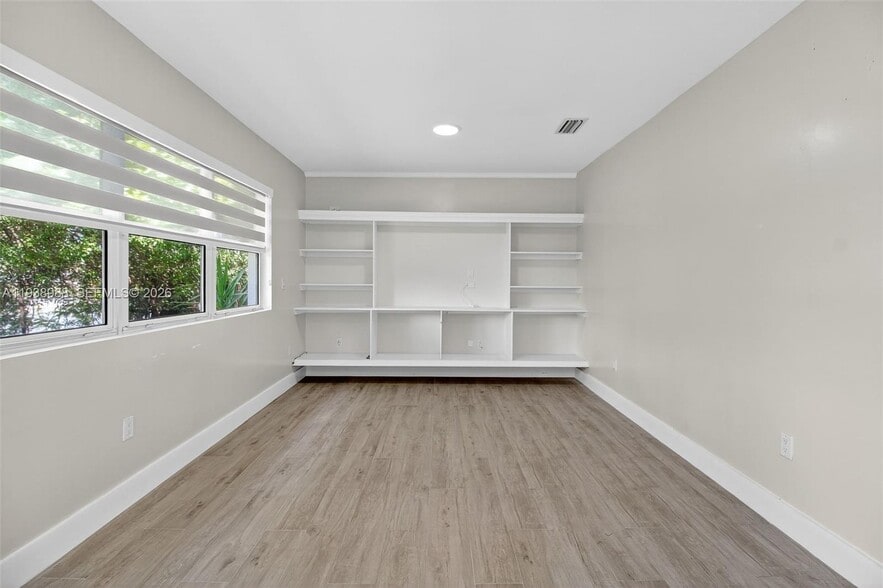 Building Photo - 6090 SW 63rd Ave