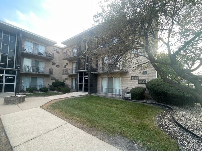 Building Photo - 3101 Bernice Rd