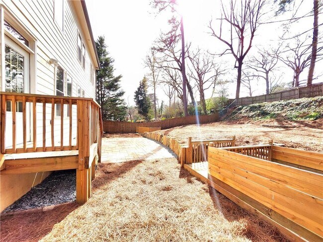 Building Photo - 1112 Shepherds Ln NE