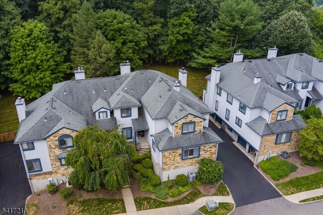 Building Photo - 70 Overlook Dr