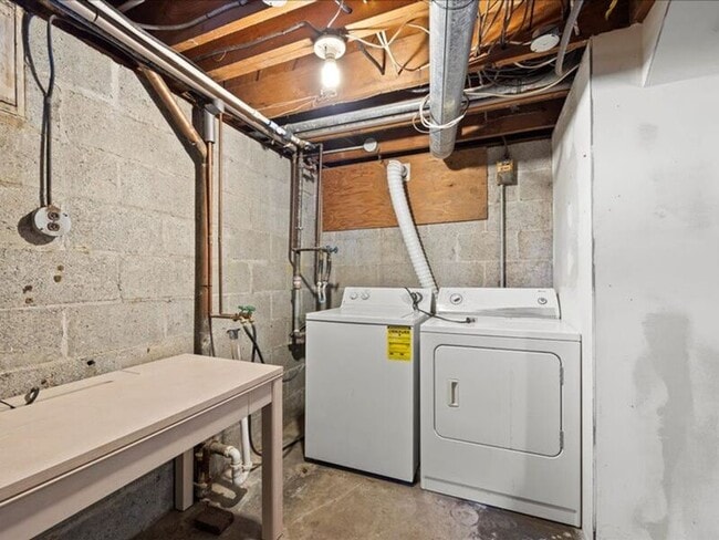 Building Photo - 910 Torbett St