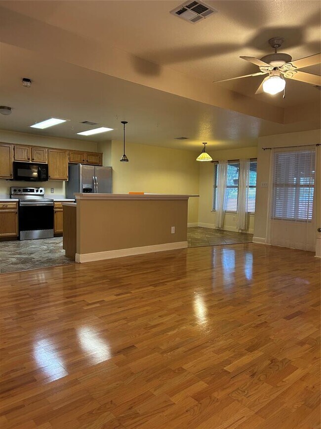 Building Photo - 7413 Amanda Ellis Way