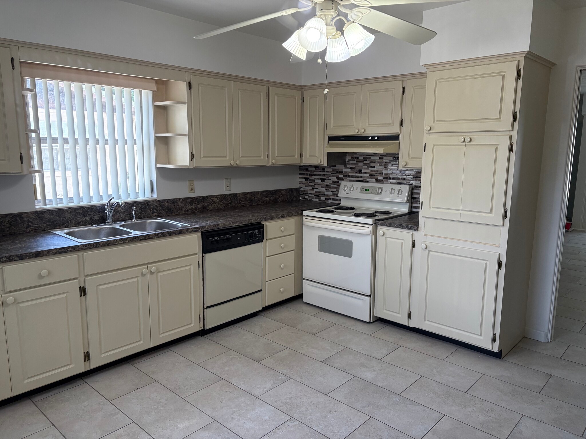 kitchen 13x13 - 690 Avenue C SE
