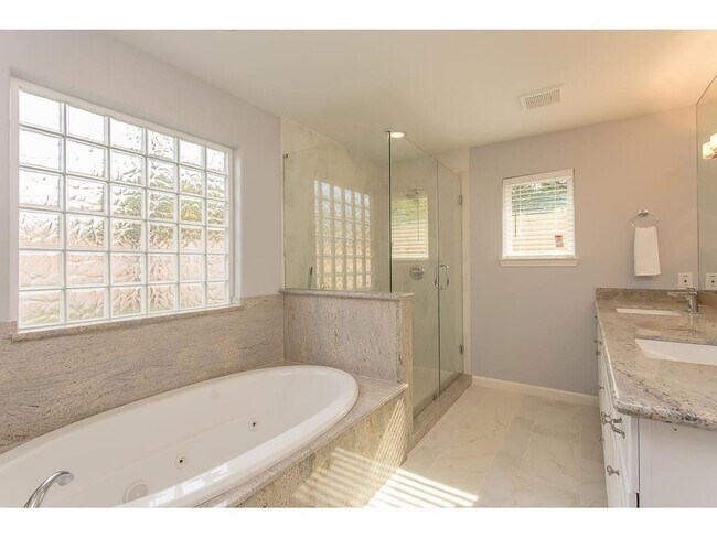 Building Photo - 7413 Albacore Dr