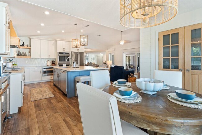 Building Photo - 6611 Surfside Blvd