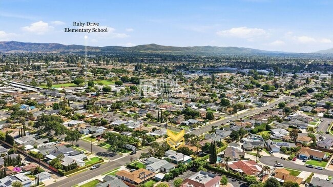 Building Photo - 726 primrose-