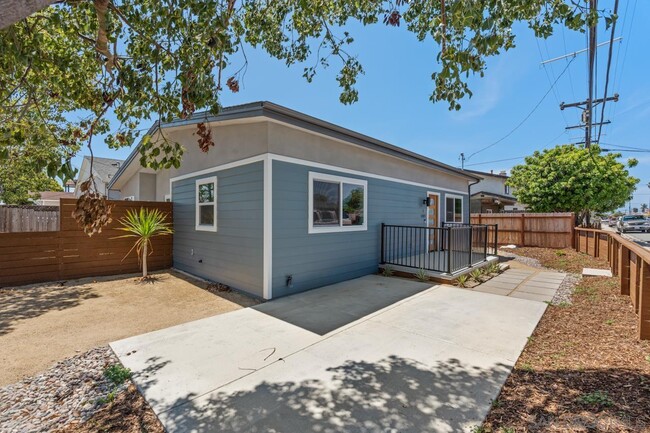 Building Photo - 1489 Fern Ave