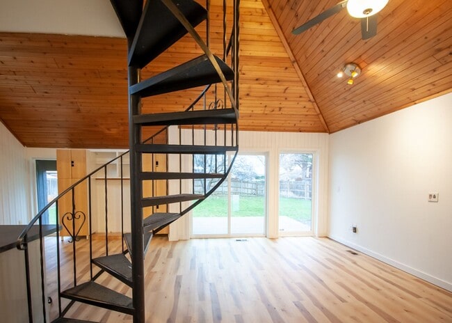 Building Photo - One of a kind home in West Richland