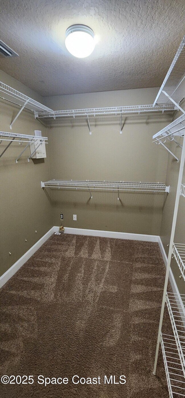 Building Photo - 2577 Sykes Creek Dr