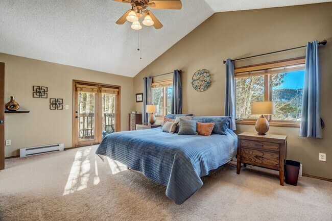 Building Photo - Stunning two-story home in Woodland Park