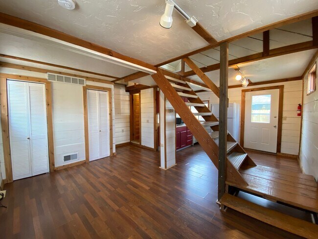 Building Photo - 515 S Fess Ave