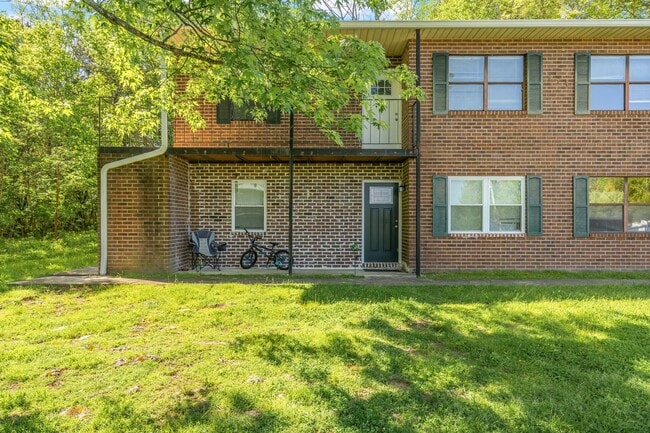 Building Photo - 101 Raintree Ln