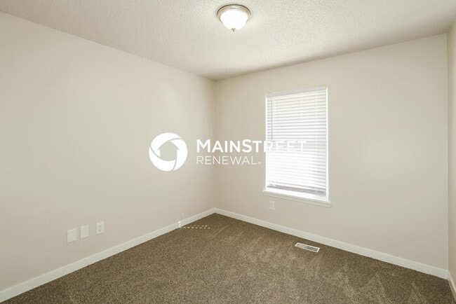 Building Photo - 4 Bedroom Pet-Friendly Home in KANSAS CITY, MO with Main Street Renewal
