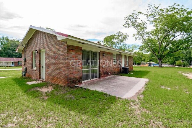 Building Photo - 968 Crestline Dr