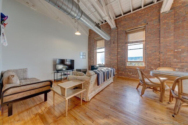 Building Photo - 325 Lafayette St
