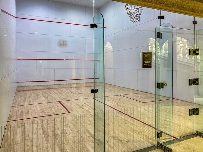 Building Photo - "Chic Las Vegas Condo Oasis: 1-Bedroom Gem with Granite Touch - 530 Sq Ft of Style!"