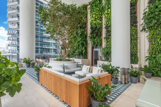 Building Photo - 801 S Miami Ave