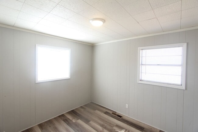 Building Photo - 3 Bedroom, 1.5 Bath! New on the Market!  B...