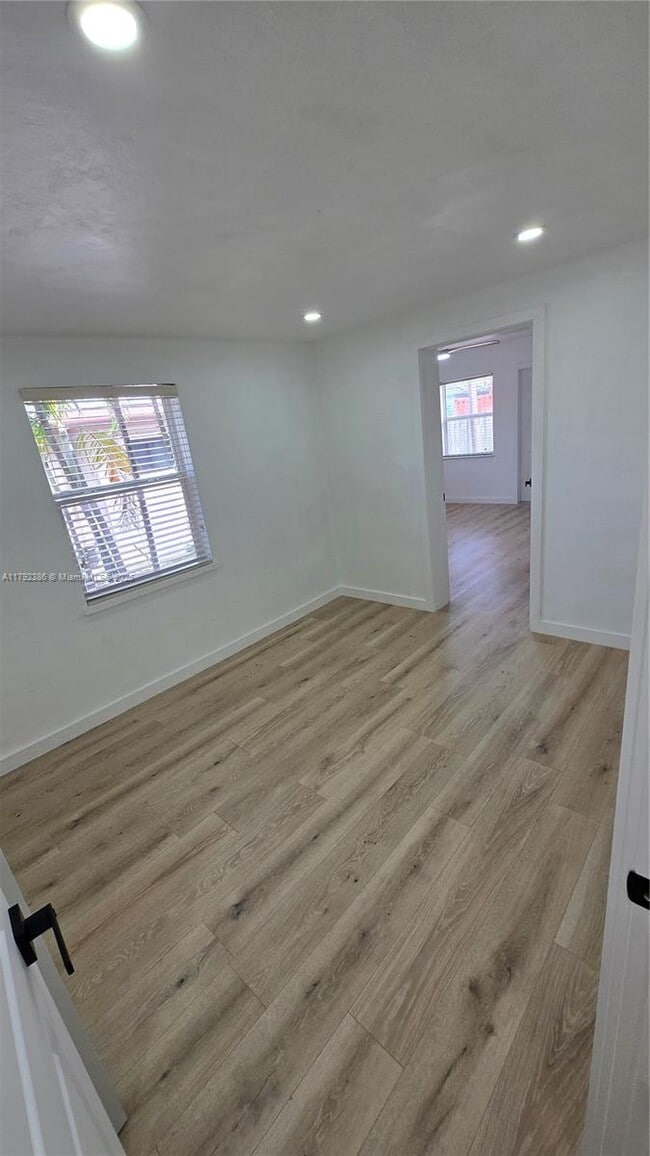 Building Photo - 1448 NE 24th Ct