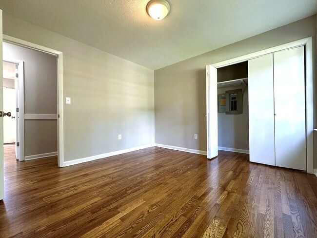 Building Photo - Pre-Leasing for August!