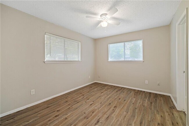 Building Photo - 806 Judy Dr