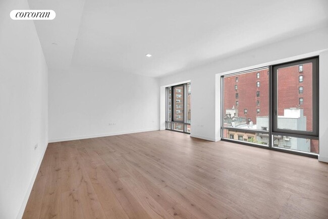 Building Photo - 200 E 21st St