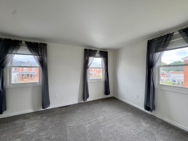 Building Photo - 8166 Del Haven Rd