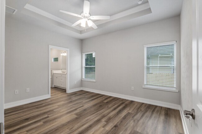 Building Photo - Charming 3-Bed, 2-Bath Home with Fenced Yard –