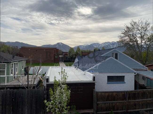 Building Photo - 174 Claybourne Ave S