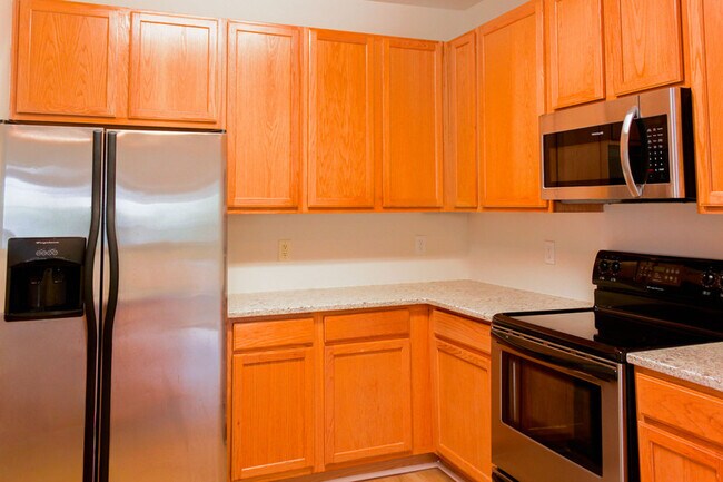 Building Photo - 2204 Valley Haven Dr