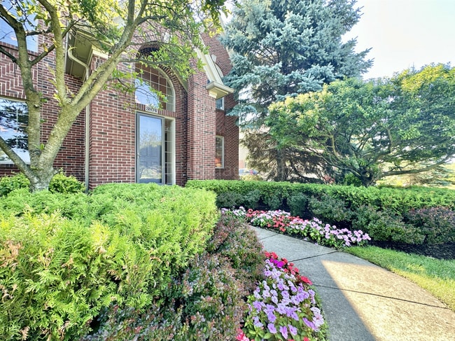 Building Photo - Spacious 4-Bed Colonial in Troy’s Stone Ha...