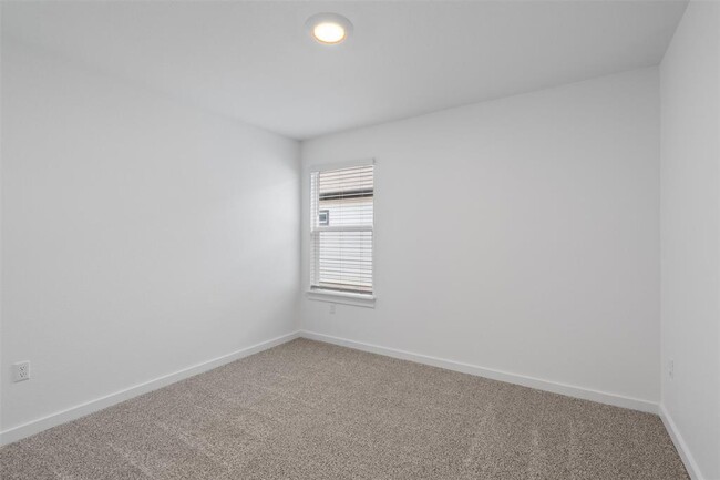 Building Photo - 211 James River Dr