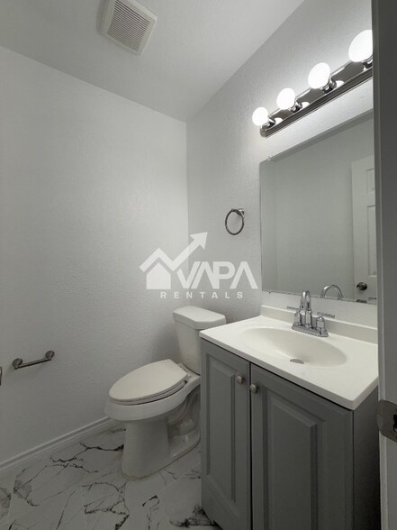 Building Photo - 5212 Vinecrest Cir