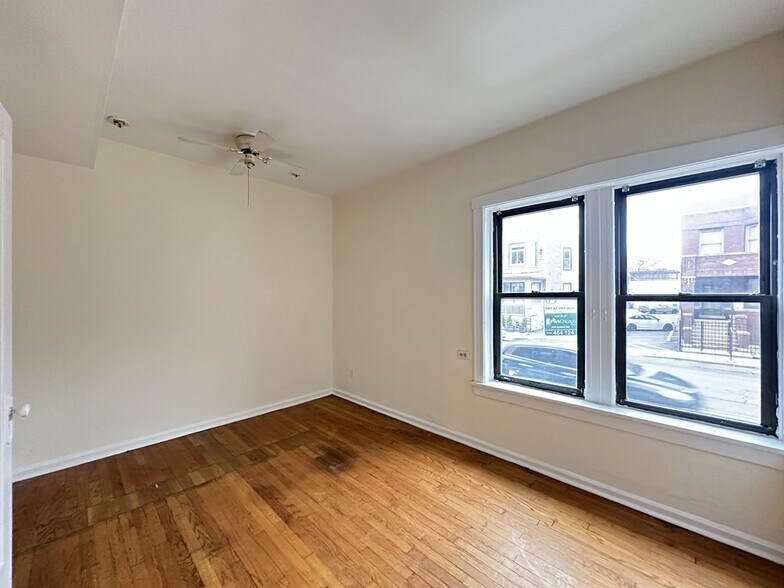 Building Photo - 3958 N Janssen Ave