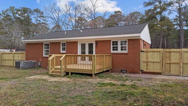 Building Photo - Cozy 3-Bedroom Ranch with Spacious Yard in Smithfield