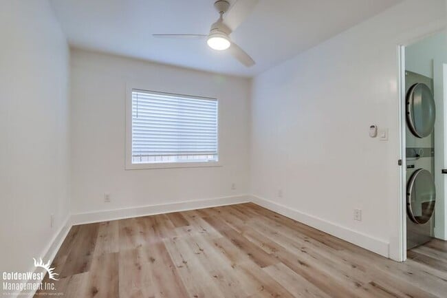Building Photo - Modern 2Bdm 1Ba Apartment in the Azalea Pa...