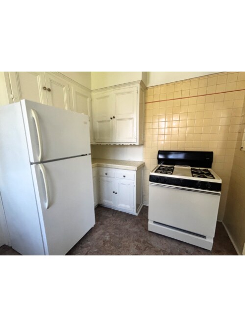 Building Photo - 1204 S Orange Grove Ave