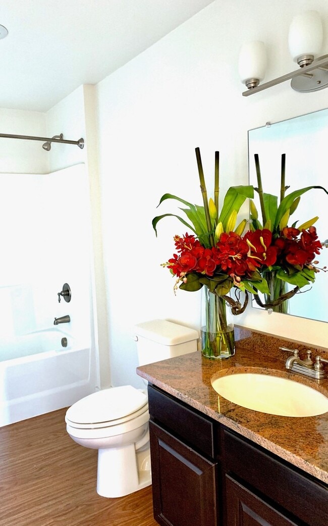 Building Photo - Stunning 2 Bedroom 2 Bathroom Apartment *R...