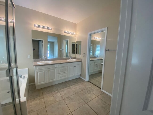 Building Photo - Single Story in Greer Ranch