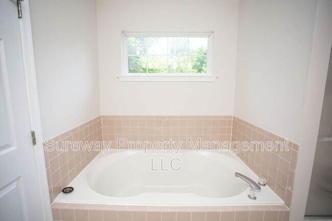 Building Photo - 24 Kathryn Ct