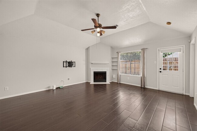 Building Photo - 22619 Old Church Ln