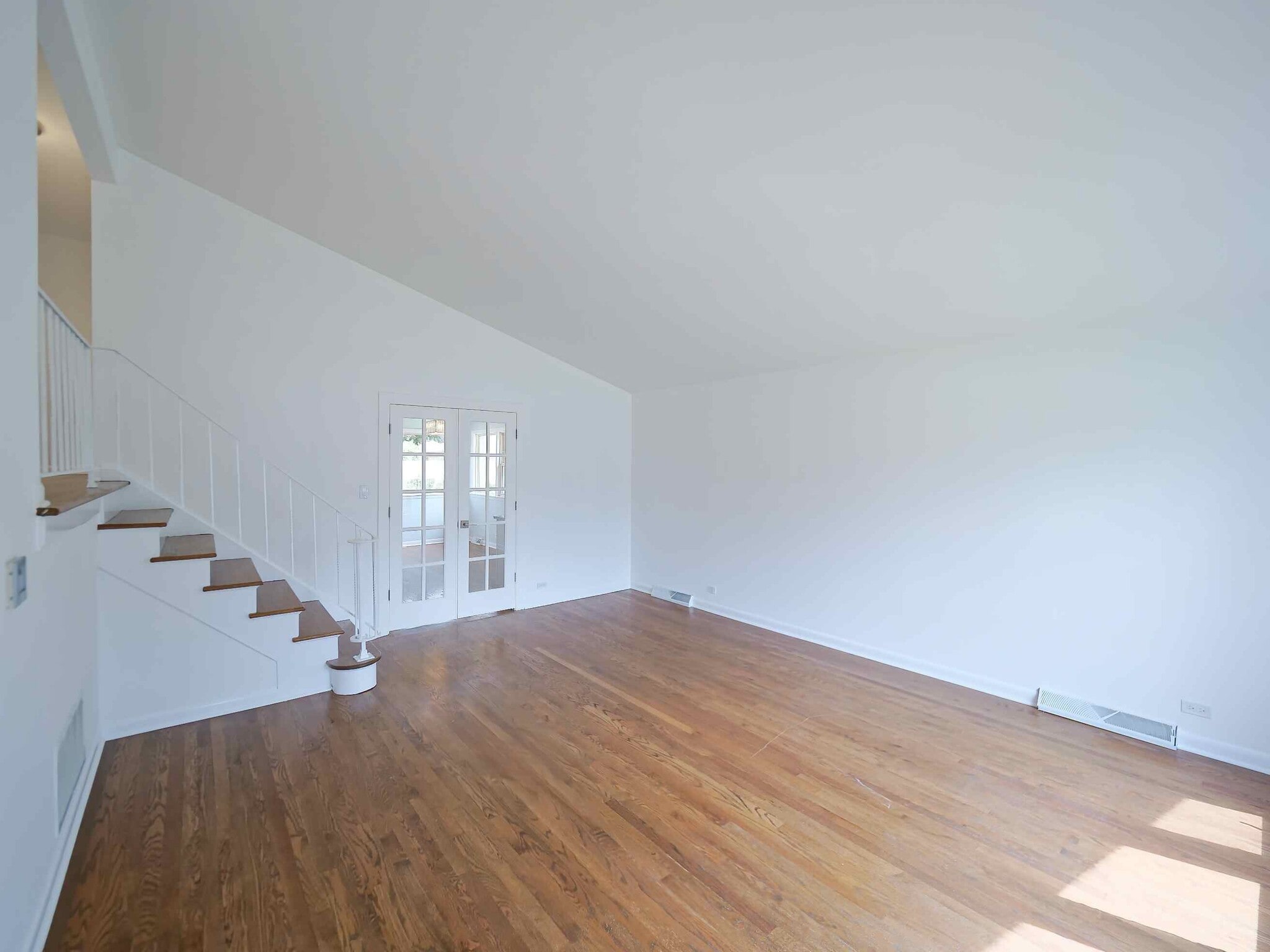 Hardwood floors - 10107 Lawrence Ct